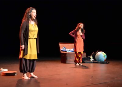 Cécile et Dora Jouent le spectacle Vadum