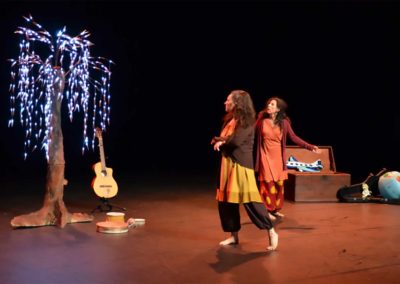 Cécile et Dora Jouent le spectacle Vadum